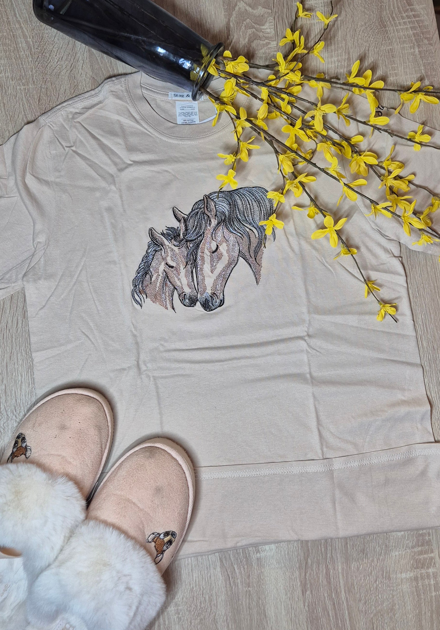 Beige t-shirt with horse design