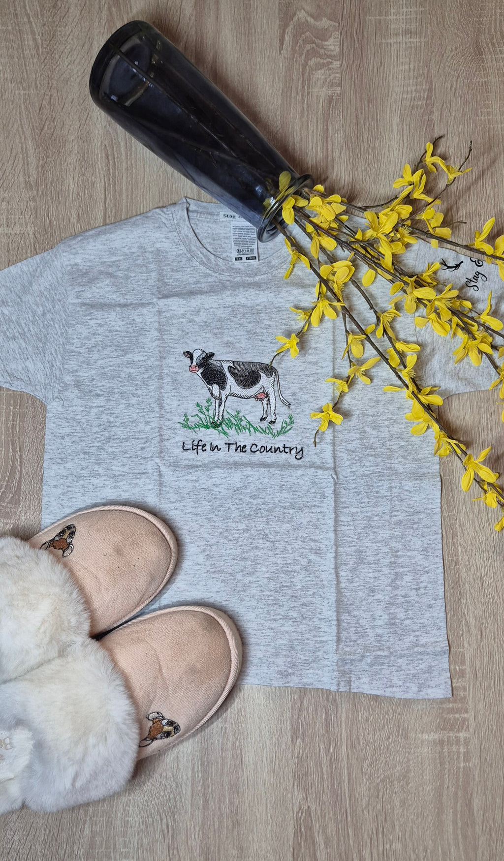 Gray t-shirt with a cow embroidery