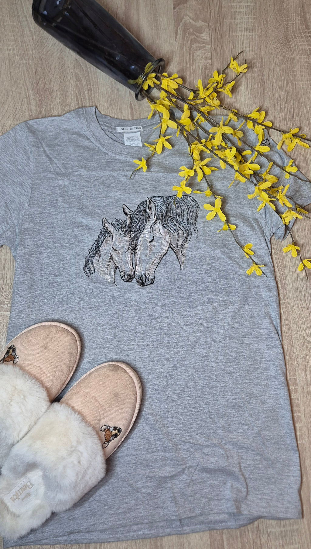 Gray t-shirt with horse design