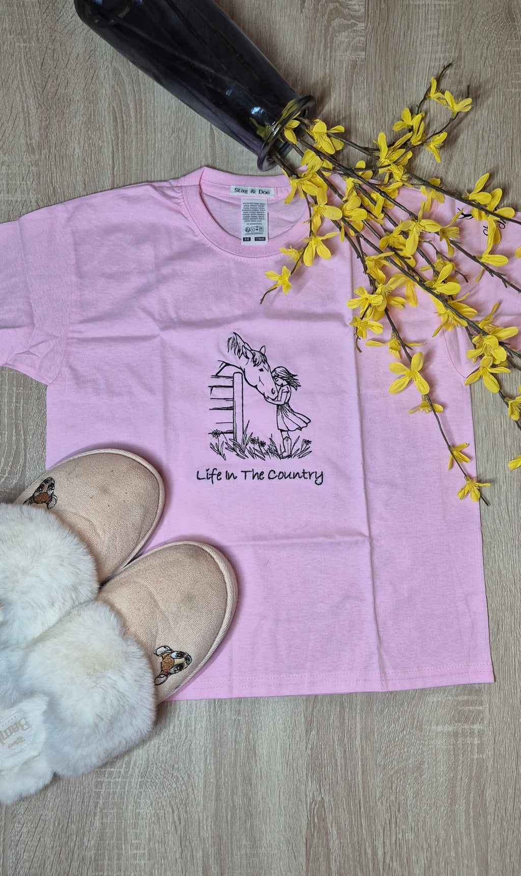 Pink t-shirt with horse and girl embroidery