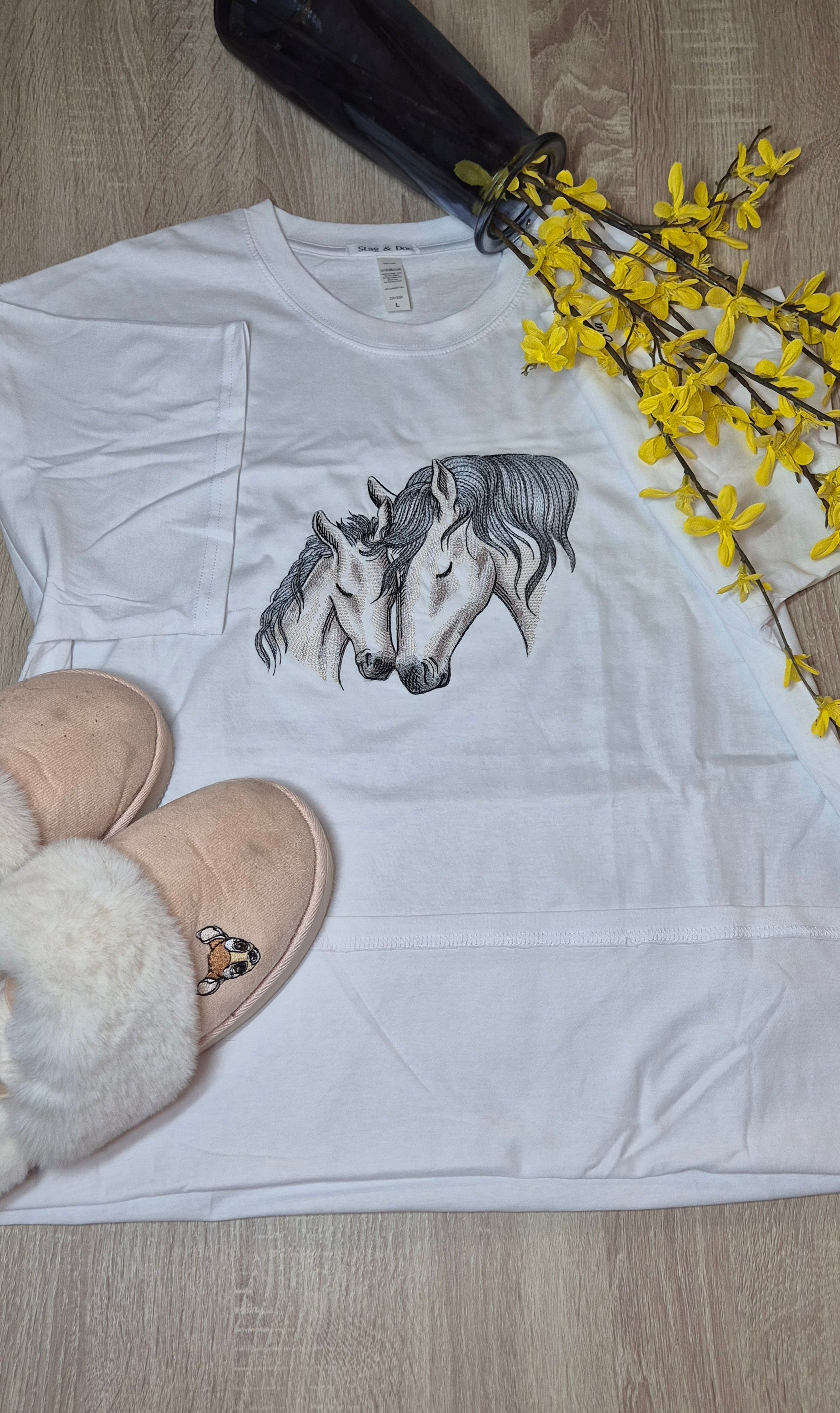 White t-shirt with horse design