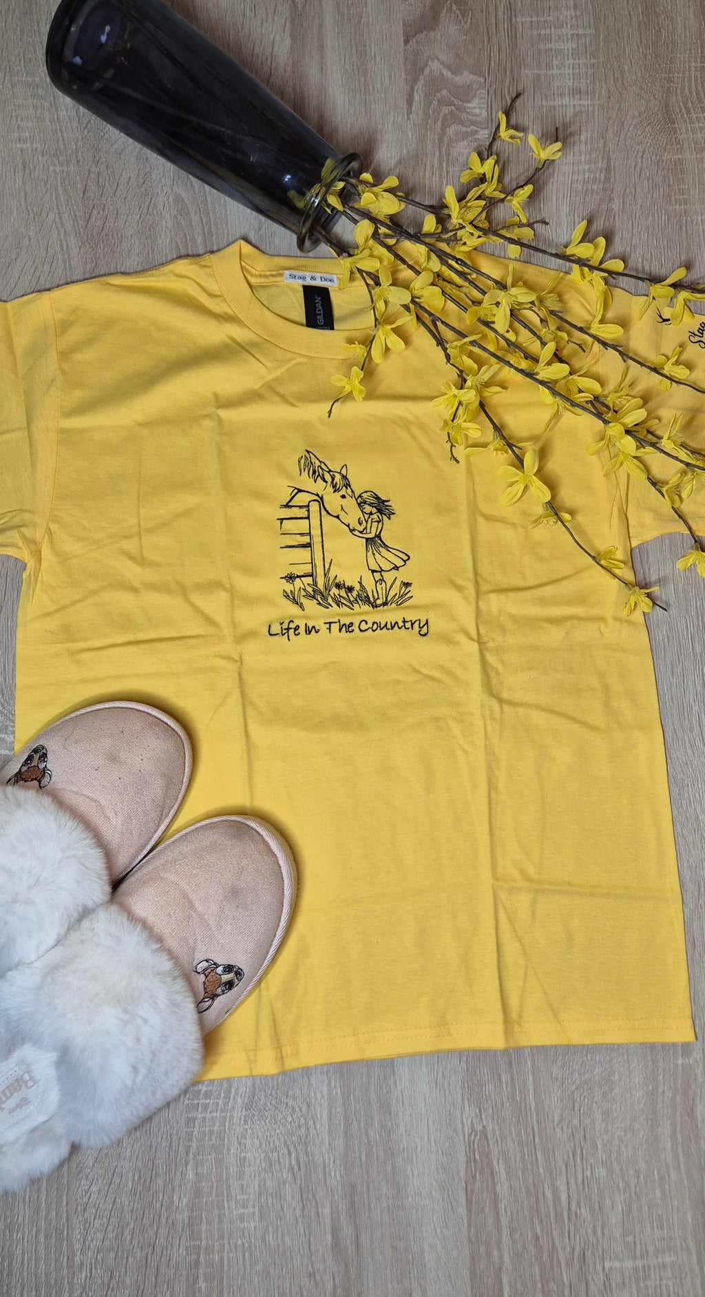 Yellow t-shirt with horse and girl embroidery